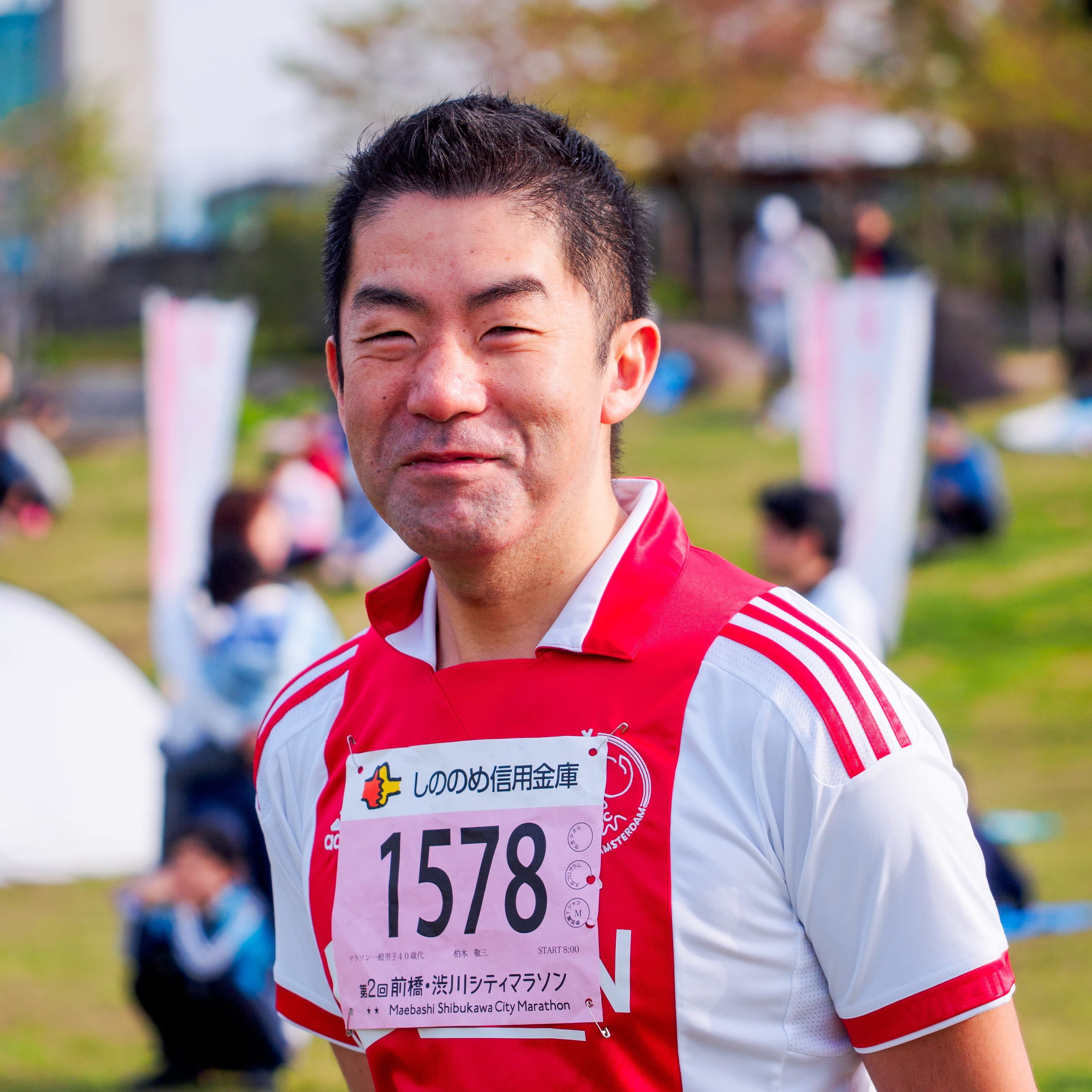 屋外イベントに参加する柏木啓蔵